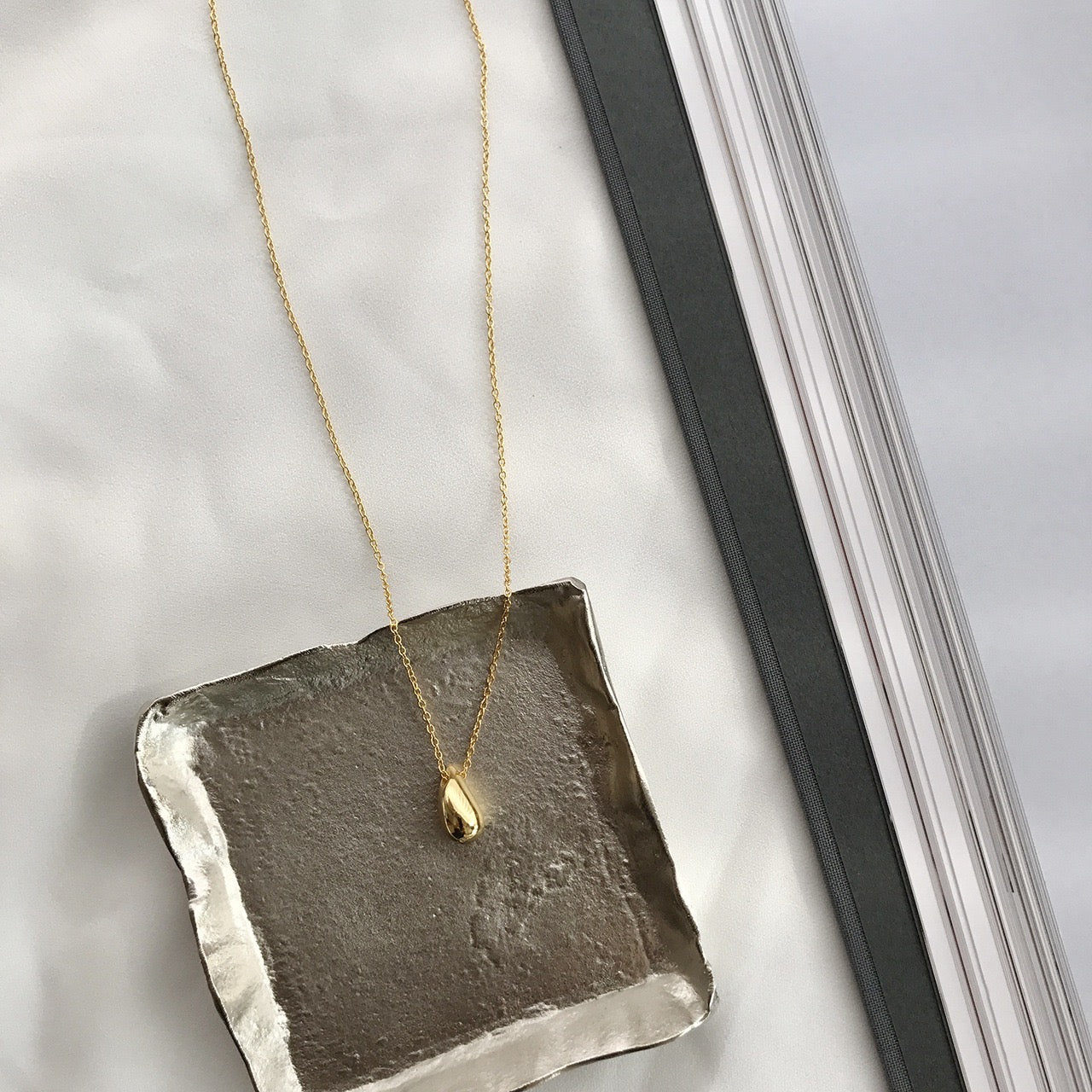 Waterdrop Collarbone